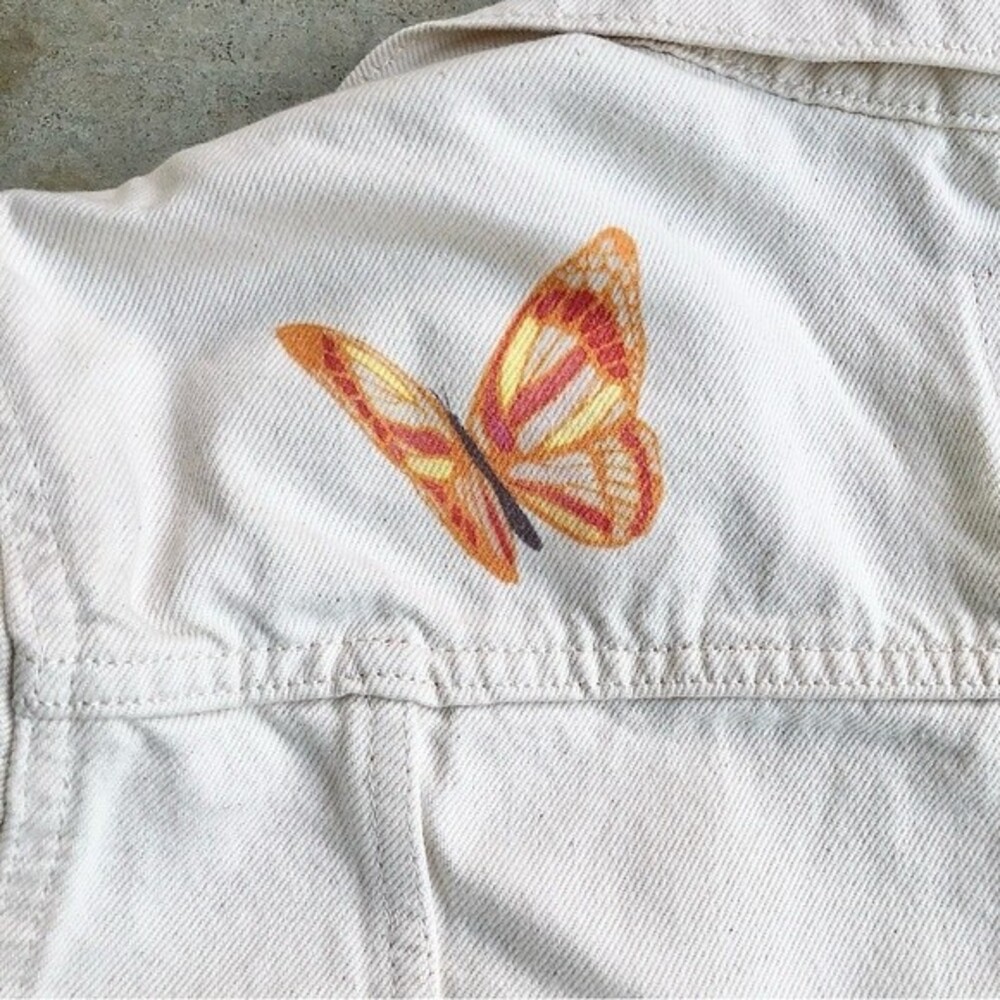 Levi’s Ex-Boyfriend Trucker Jacket Off White Butterfly Denim Jean Jacket Small - Picture 9 of 12